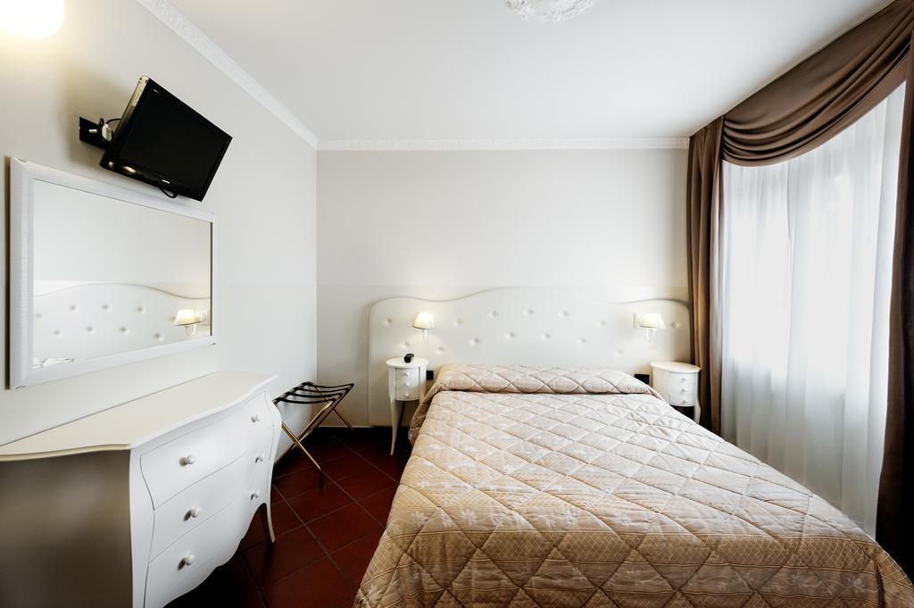 Hotel Edelweiss Пескассеролі Екстер'єр фото
